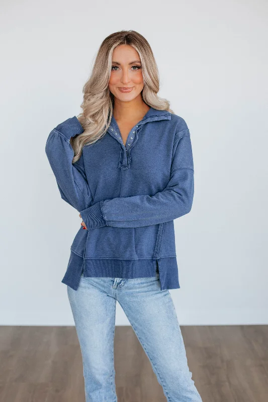 women's hooded tops with a sheer mesh insert on the sleevesCadence Pullover - Steel Blue