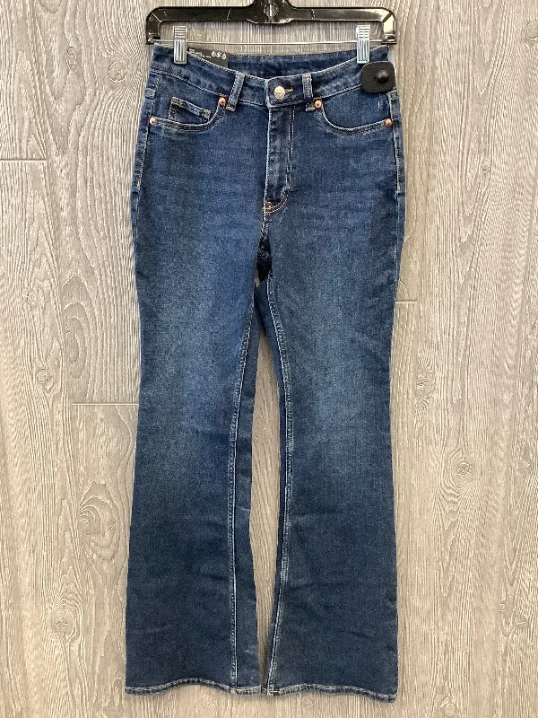 Jeans with a classic five-pocket design and added stretch for ease of movementJeans Cropped By Clothes Mentor In Blue Denim, Size: 4