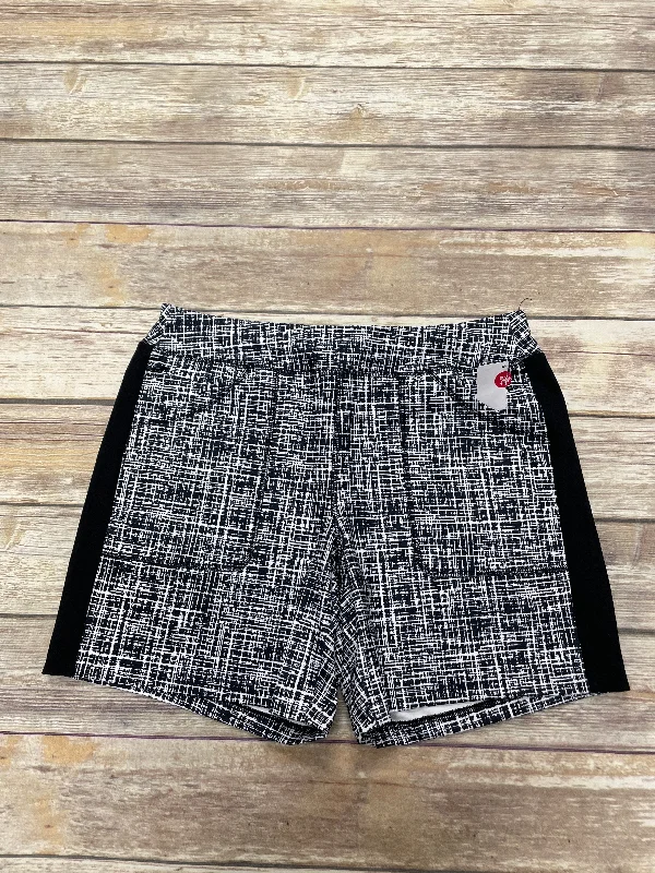 Geometric print women's pantsBlack & White Athletic Shorts Lands End, Size Petite  M