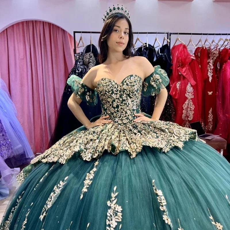 Vintage-inspired dresses for retro fashion loversLuxury Emerald Green Off The Shoulder Quinceanera Dresses Ball Gown Gold Appliques Lace Tull Birthday Party Dress vestido de 15